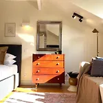 Elegant Beamed Loft With Ac Near Aliados 波尔图