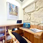 Elegant Beamed Loft With Ac Near Aliados * 波尔图