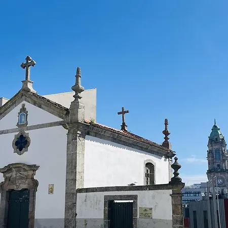 Elegant Beamed Loft With Ac Near Aliados