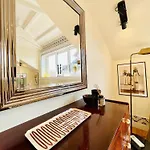 Lägenhet Elegant Beamed Loft With Ac Near Aliados Oporto