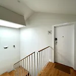 Lägenhet Elegant Beamed Loft With Ac Near Aliados Oporto
