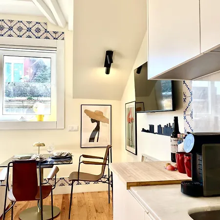 Elegant Beamed Loft With Ac Near Aliados *