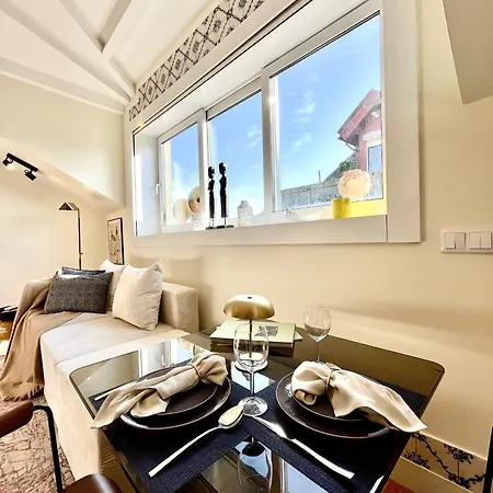 Elegant Beamed Loft With Ac Near Aliados