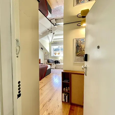 Elegant Beamed Loft With Ac Near Aliados Porto