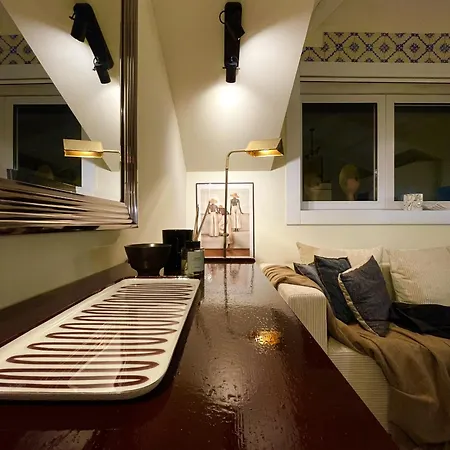 Elegant Beamed Loft With Ac Near Aliados